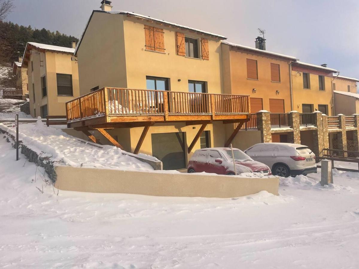 A De Type 4 Terrasse Formigueres